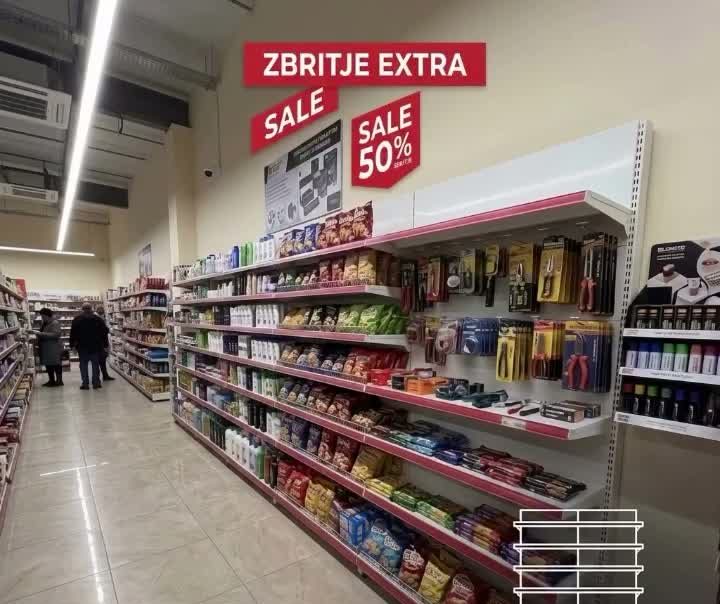 Market ne shitje i pajisur me rafte metalike